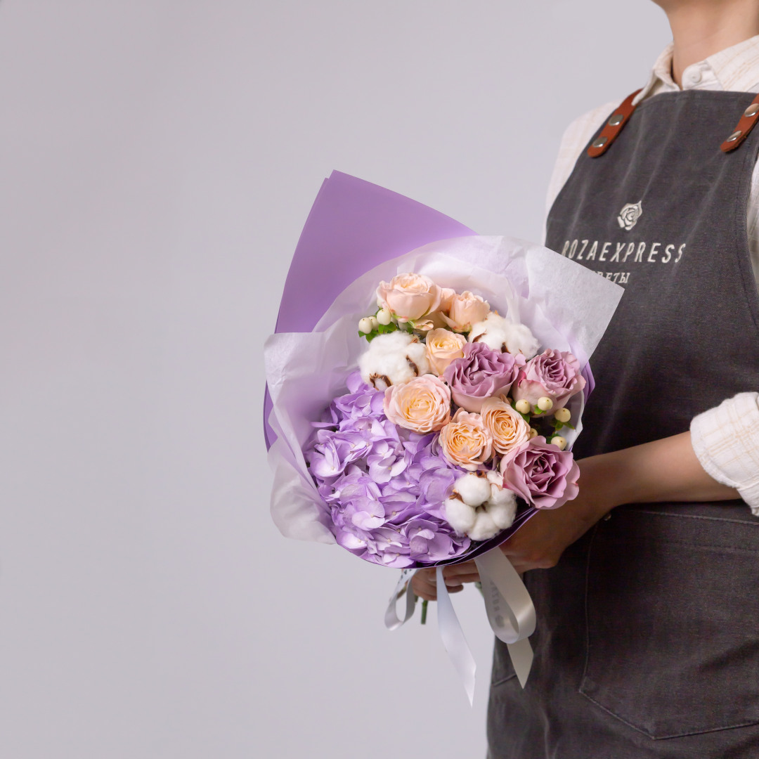 заказать букет Розы Мемори лэйн и хлопок