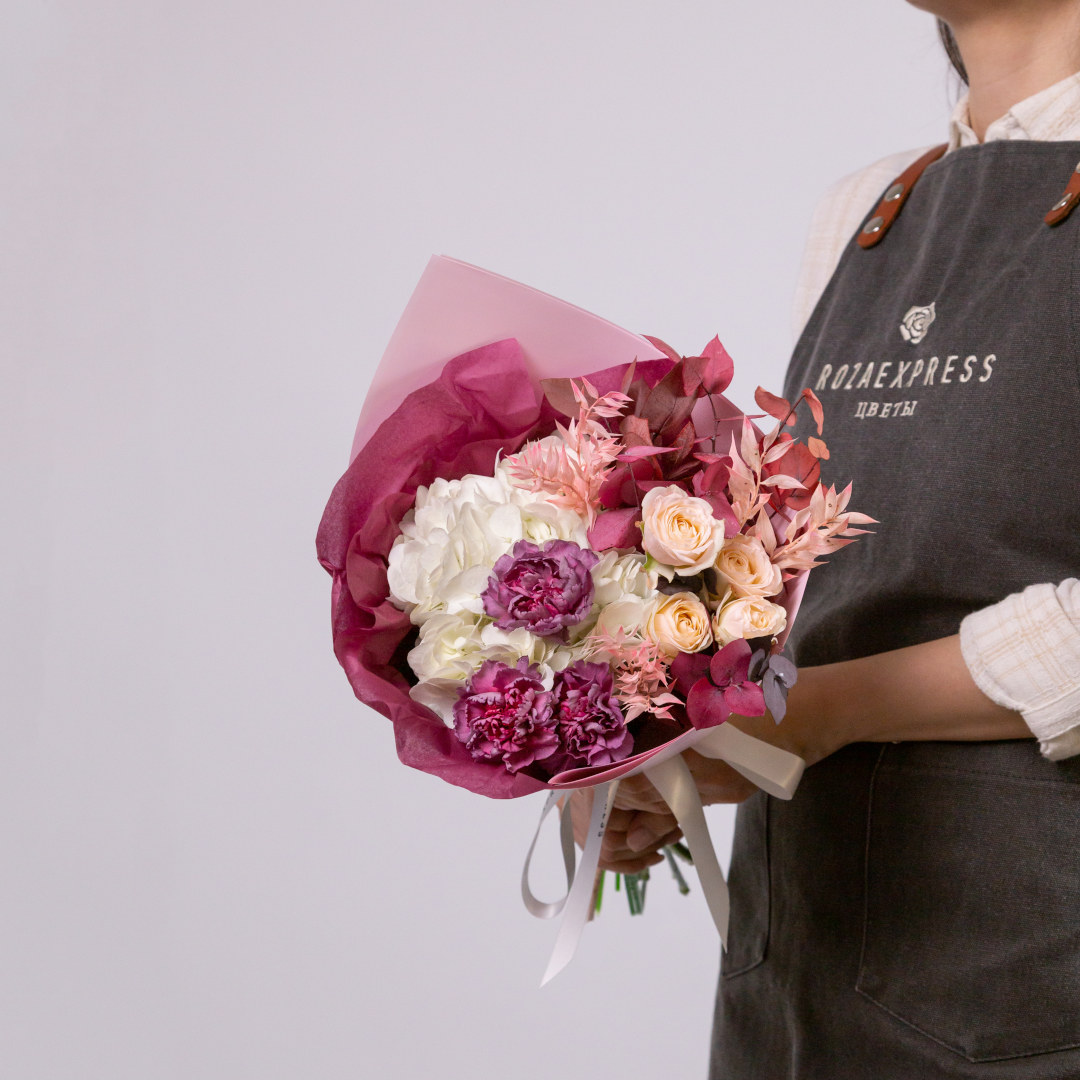 заказать букет Кустовая роза Бомбастик и гортензия