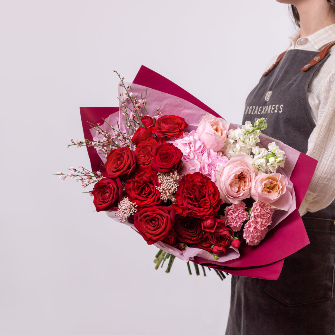 заказать букет Розы Хартс и маттиола