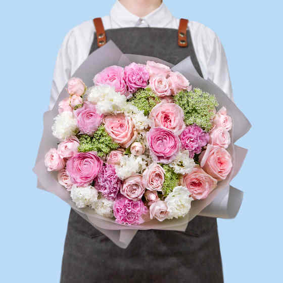 заказать букет Розовые ранункулюсы и белая эустома