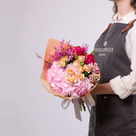 заказать букет Розовая гортензия и гиацинты