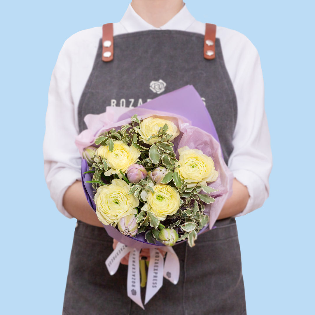 заказать букет Ранункулюсы и тюльпаны