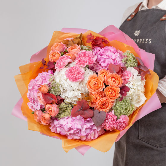 заказать букет Кустовые розы Джульетта и гортензии