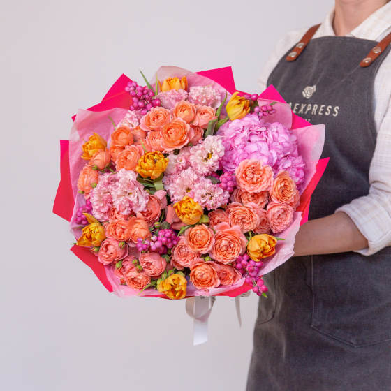 заказать букет Кустовые розы Джульетта и тюльпаны