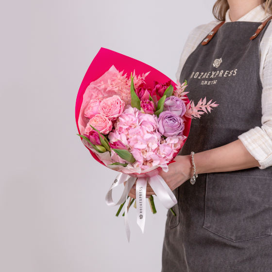 заказать букет Розовая гортензия и тюльпаны