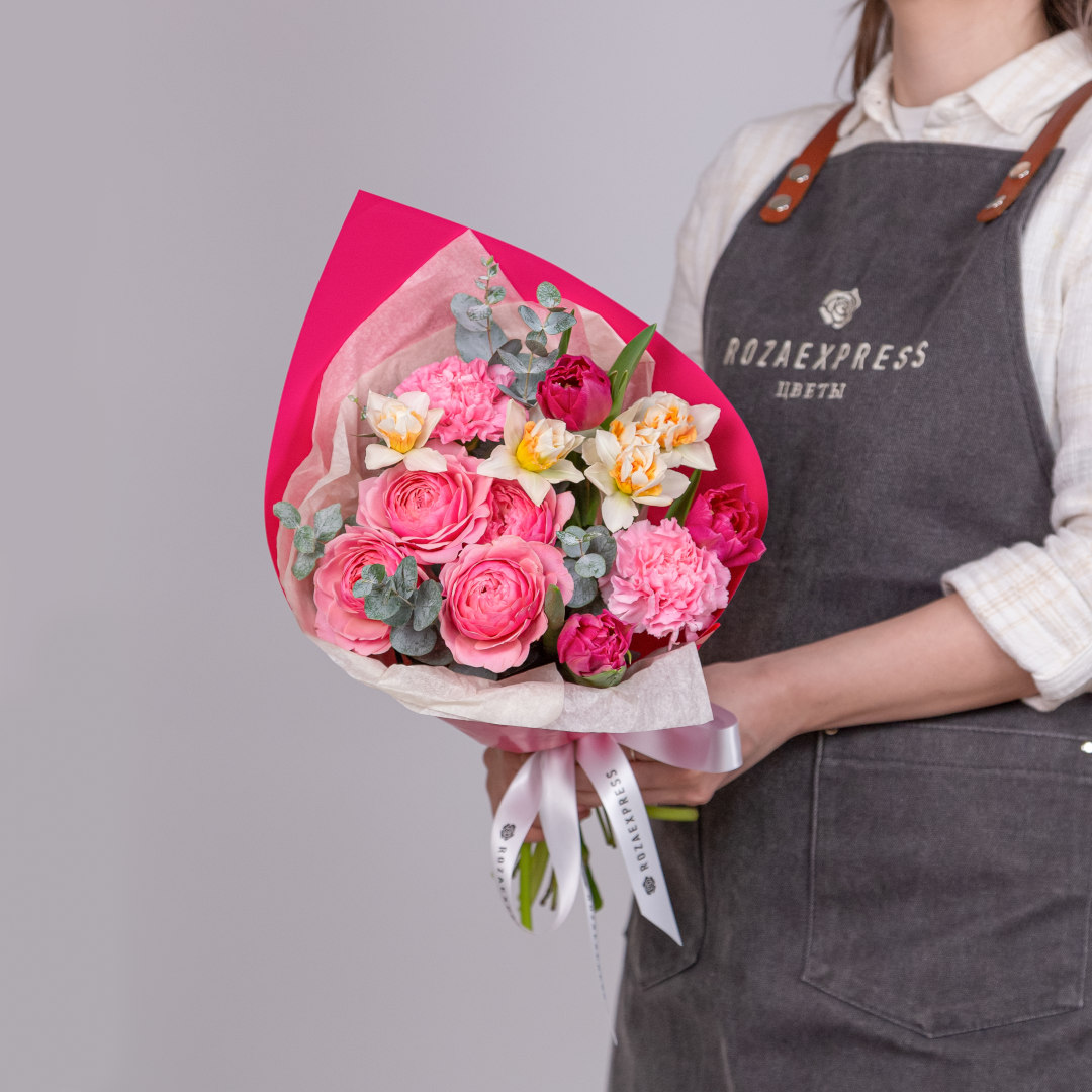 заказать букет Кремовые нарциссы и тюльпаны