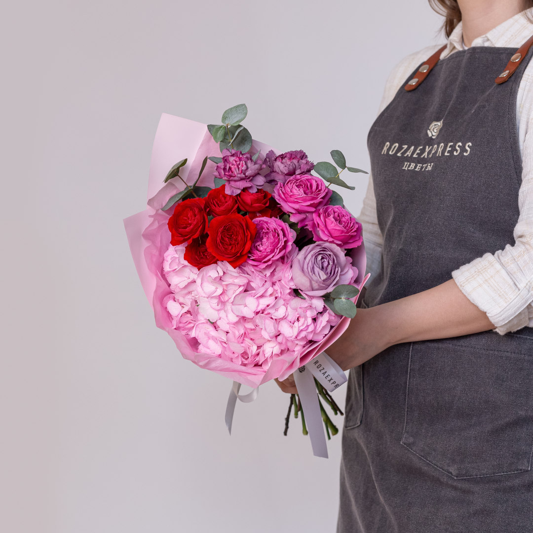 заказать букет Кустовые розы и гортензия